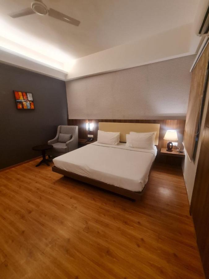 Hotel Lemon Park Haldwāni Esterno foto